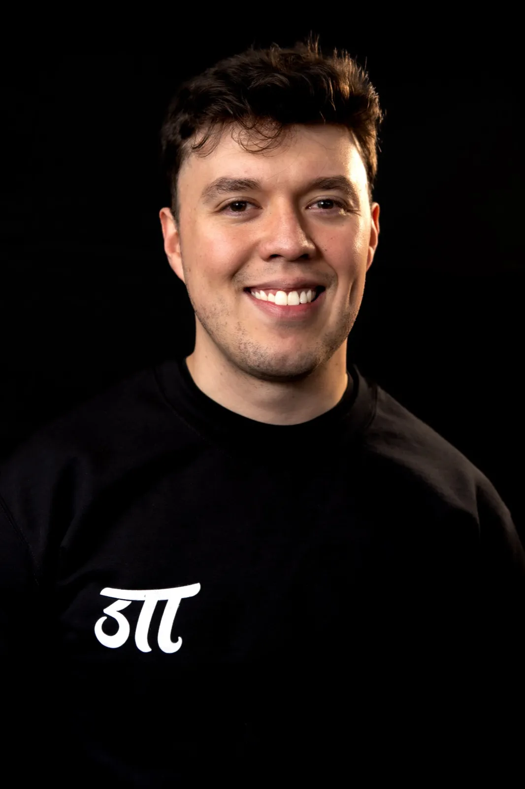 Retrato de Javier Montaño sonriendo